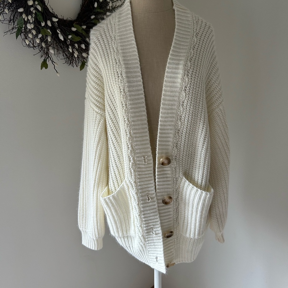 Subtitled cardigan size Smalll